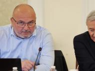 Без вдигане на данъци или рязане на разходи няма да стане