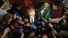 Без доверие помежду си през консенсуси и за да се