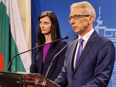 Вечерни новини: Кабинетът „Денков-Габриел“ е готов; 50% от тока в България бе произведен от ВЕИ