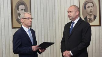 Президентът призова депутатите да гласуват „по съвест“ за правителството