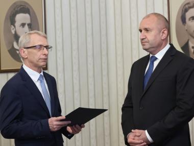 Президентът призова депутатите да гласуват „по съвест“ за правителството