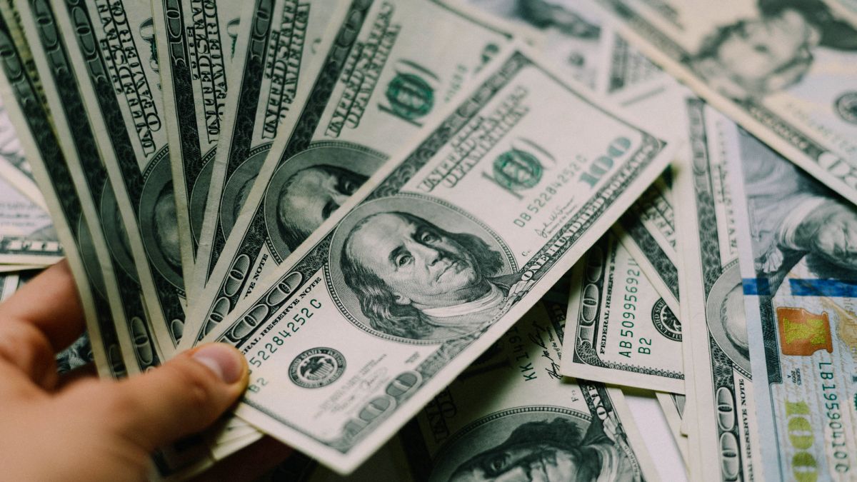 Силният долар започна да плаши инвеститорите
