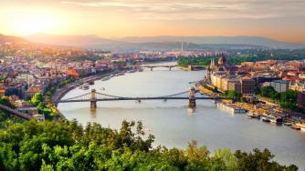 „Дунавска перла“: Какво прави Будапеща топ дестинация за дигитални номади