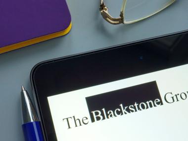 Как гигантът Blackstone спечели милиарди от инвестиции в складове?