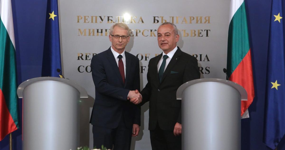 Новото правителство, начело с премиера Николай Денков прие властта от