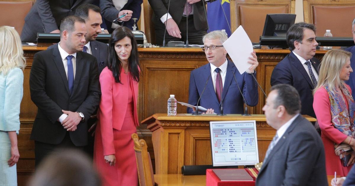 ГЕРБ, ПП, ДБ и ДПС избраха новото българско правителствоС гласовете