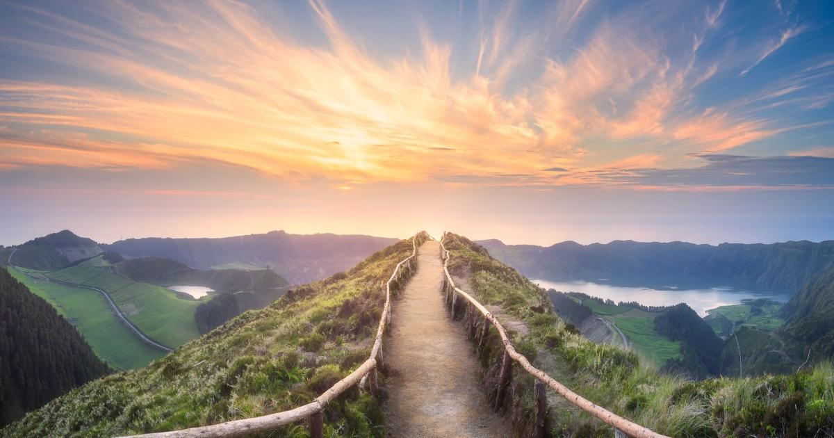 Най-големият остров на Азорите, автономен архипелаг, разположен в средата на