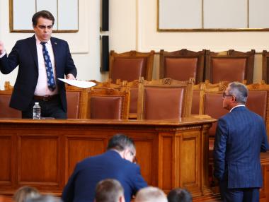 Новините от седмицата: Рокади във властта; Токът поскъпва в последния момент