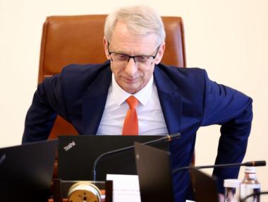 Вечерни новини: Вълна от оставки на областни управители; Драстично поевтиняване на газа