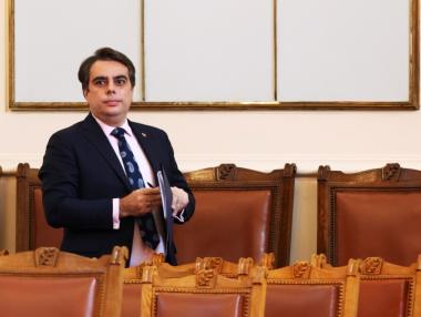 Асен Василев иска бърза забрана на инхаус процедурите