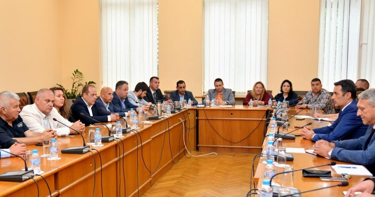 Новият транспортен министър Георги Гвоздейков проведе среща с транспортния бранш