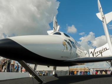 Virgin Galactic планира първия полет за космически туризъм този месец