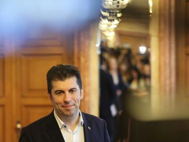 Вечерни новини: Кирил Петков се отказа от имунитета си; Intel с нов завод за чипове в Полша