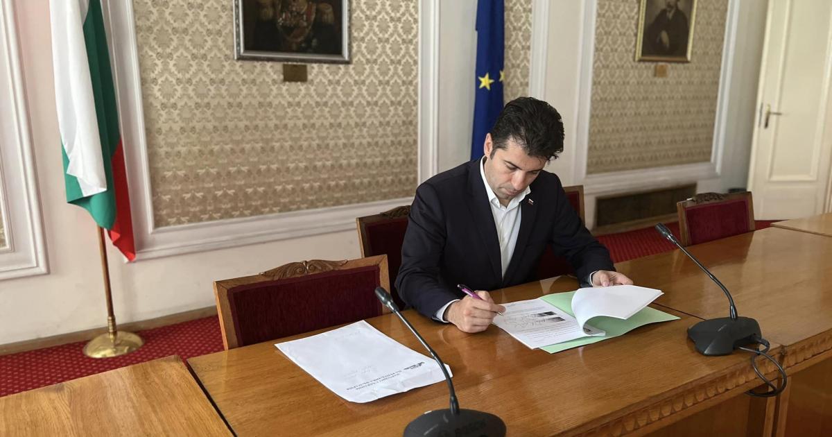 Кирил Петков сам се отказа от имунитета си. Това обяви