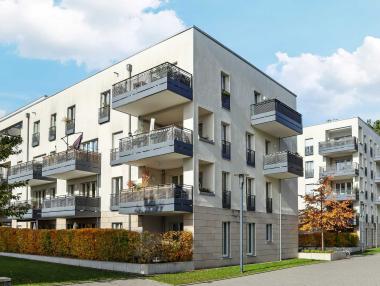 Продавачите на имоти в Лондон свалят цените заради лихвите