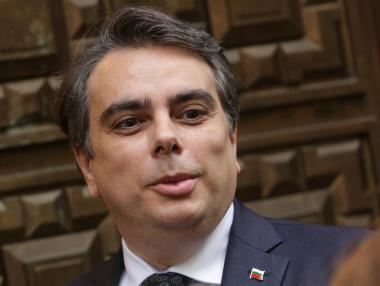 „По-опитни анализатори“: Асен Василев създава икономически институт под свое управление