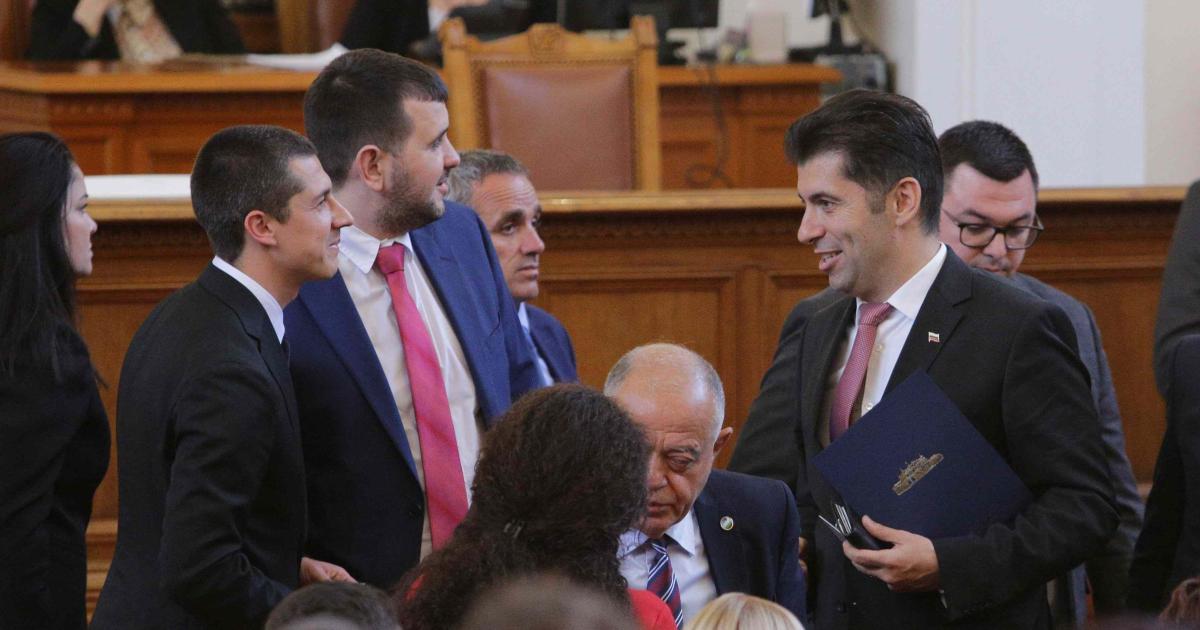 По-малко от месец след встъпването в длъжност на редовния коалиционен