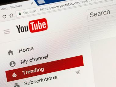 YouTube пуска първия си официален канал за пазаруване на живо