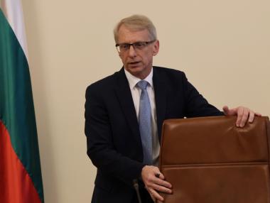 Денков назначи петима заместник-министри в три министерства