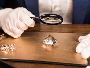 Цените на диамантите се сриват