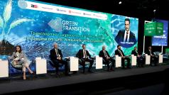 България трябва да подобри с бързи темпове железопътната и шосейната