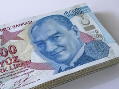Турската лира потъна до нов рекорд