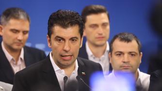 Петков заплаши, че ще поиска оставката на кабинета „Денков“