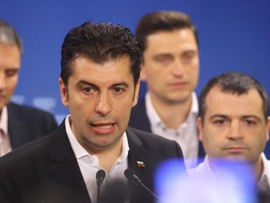 Петков заплаши, че ще поиска оставката на кабинета „Денков“