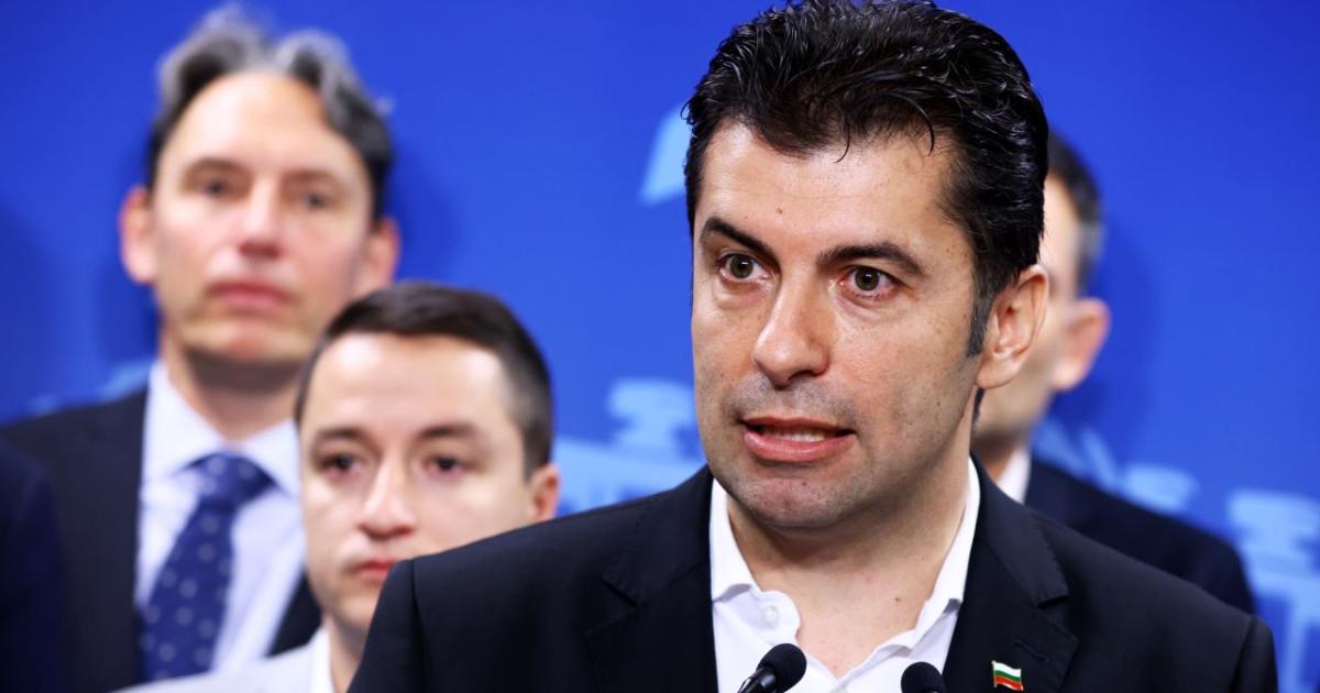 Петков заплаши, че ще поиска оставката на кабинета Денков“Групата на