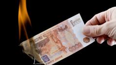 Руската рубла потъна до близо 15 месечно дъно спрямо долара в