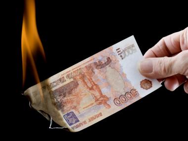 Рублата потъна след краткия бунт срещу Путин