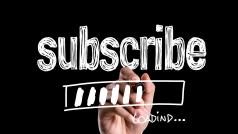 Саймън в търсене на романтика се абонира за уебсайт за