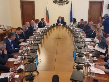 Правителството прие нов пакет военна помощ за Украйна