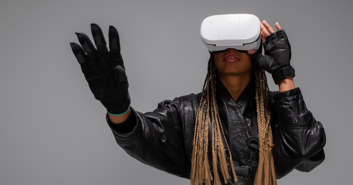 Собственикът на Facebook пусна абонаментна услуга за виртуална реалност в