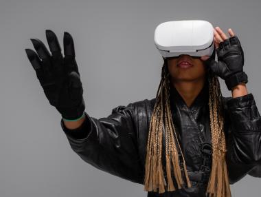 Facebook пуска абонамент за виртуална реалност