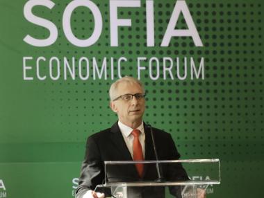 Кабинетът бърза да финализира плановете за въглищните региони