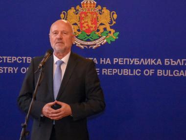 Военният министър лансира идея за национален фонд за отбрана