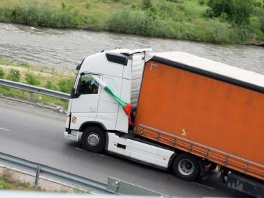 Превозвачите заплашват с протест заради повишението на тол таксите