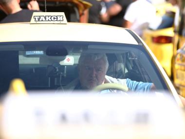 Асен Василев намери пари за таксиметровите шофьори