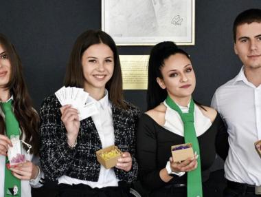 „Чужбина не е нашето място“: Ученици разработват природосъобразни сапунени таблетки