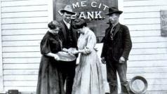 По време на Златната треска в Клондайк между 1896 и