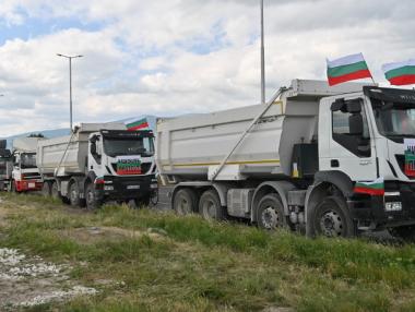 Кабинетът ще намалява тол таксите за превозвачите
