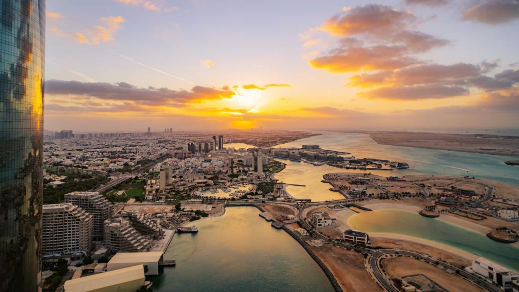 Обезсолена морска вода чрез нисковъглеродна технология пият в Абу Даби