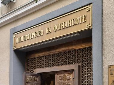 Постъпленията от данъци стопиха дефицита в бюджета