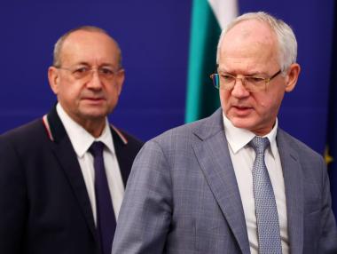 Вечерни новини: Бизнесът иска промени в бюджета; Държавата ще плаща третия ден от болничния