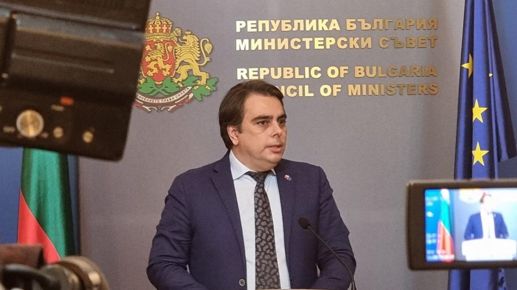 Асен Василев остави увеличението на заплатите в МВР за догодина