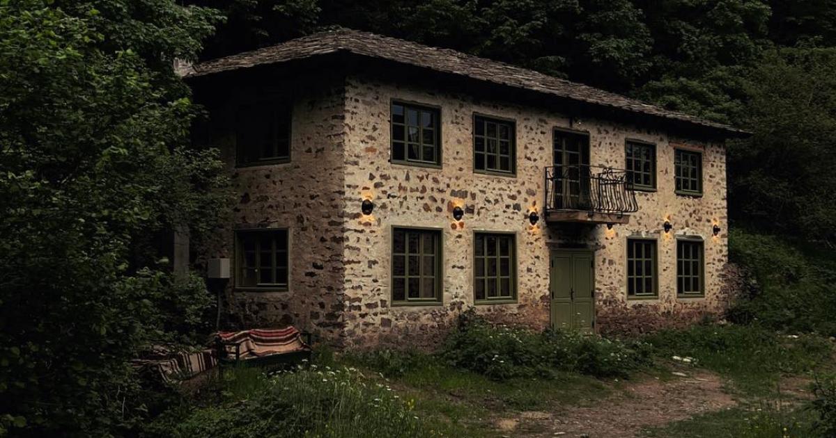 Там сред боровете, върховете на Родопа и сред онзи въздух,