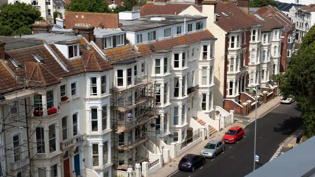 Цените на жилищата във Великобритания отчетоха рекорден спад
