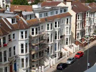 Цените на жилищата във Великобритания отчетоха рекорден спад