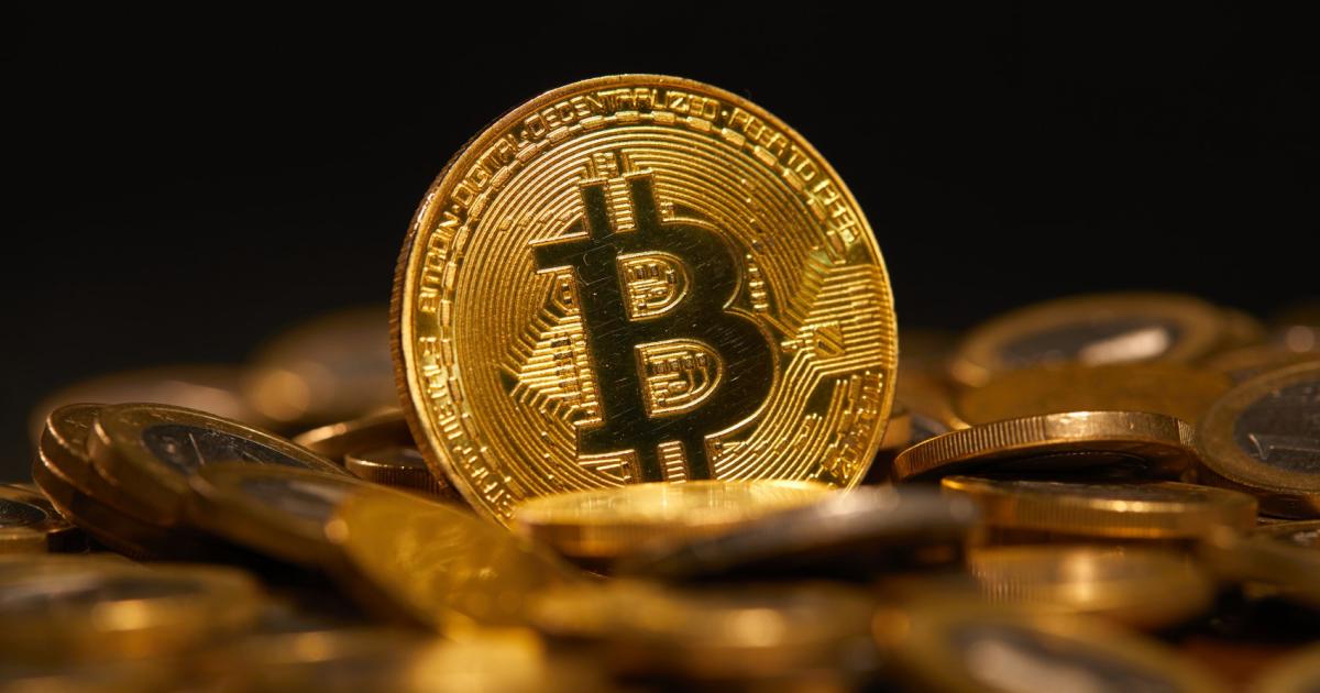 Най-популярната криптовалута в света биткойн може да достигне 50 000